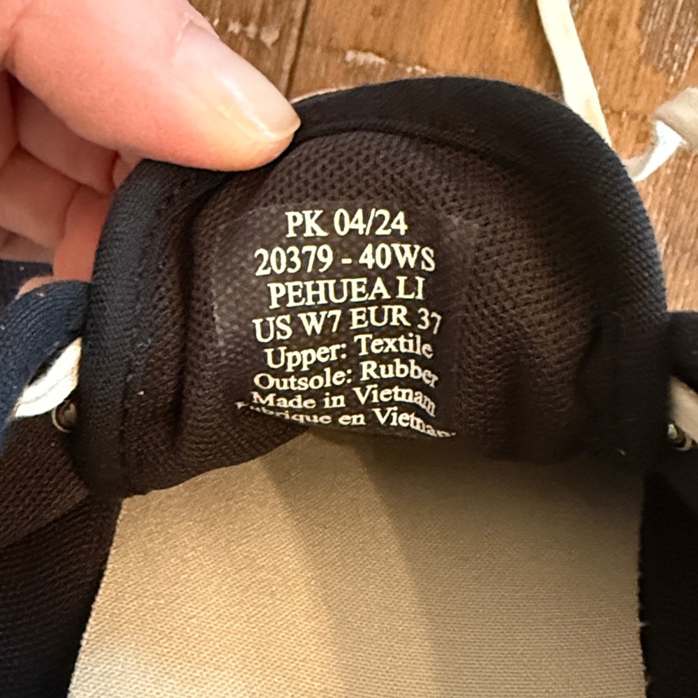 OluKai Pehuea Li Black and White Sand Canvas Sneakers NWT, Women’s 7 - Picture 7 of 7